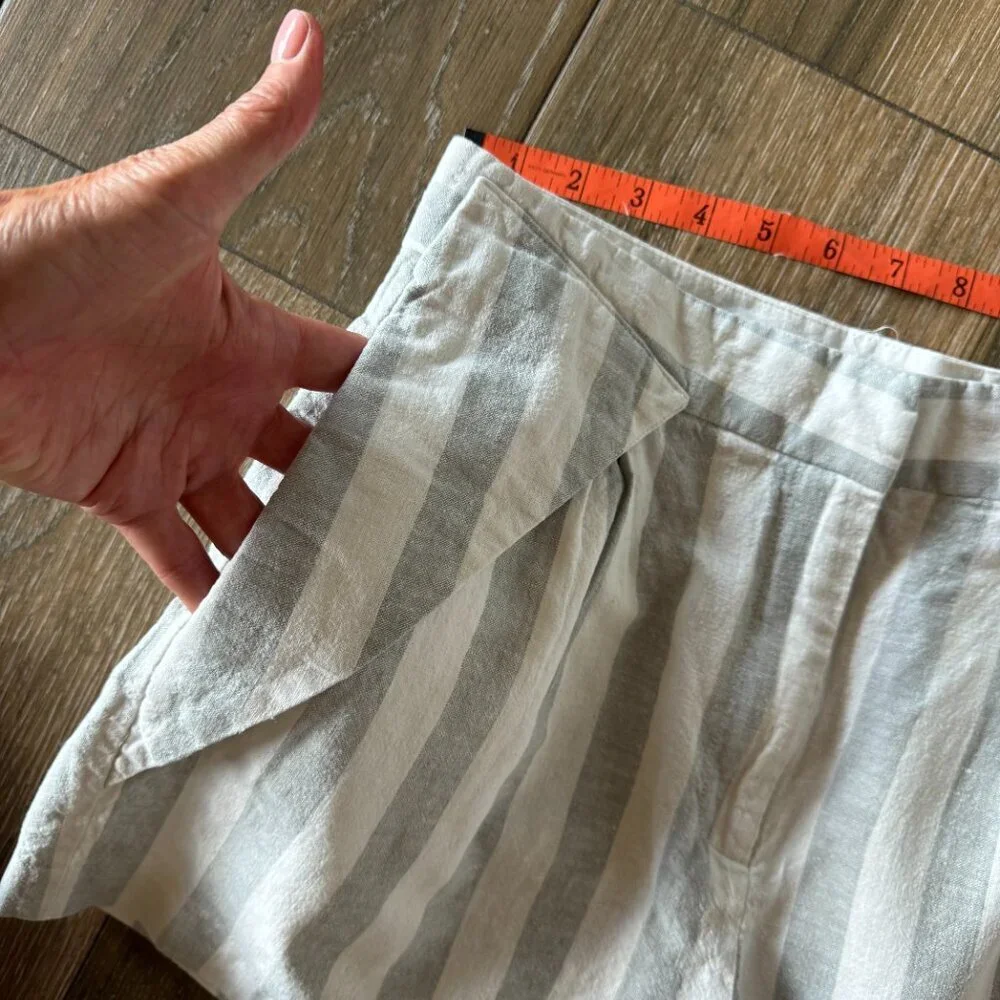 BCBGeneration linen/cotton gray/ivory striped mom shorts size 8